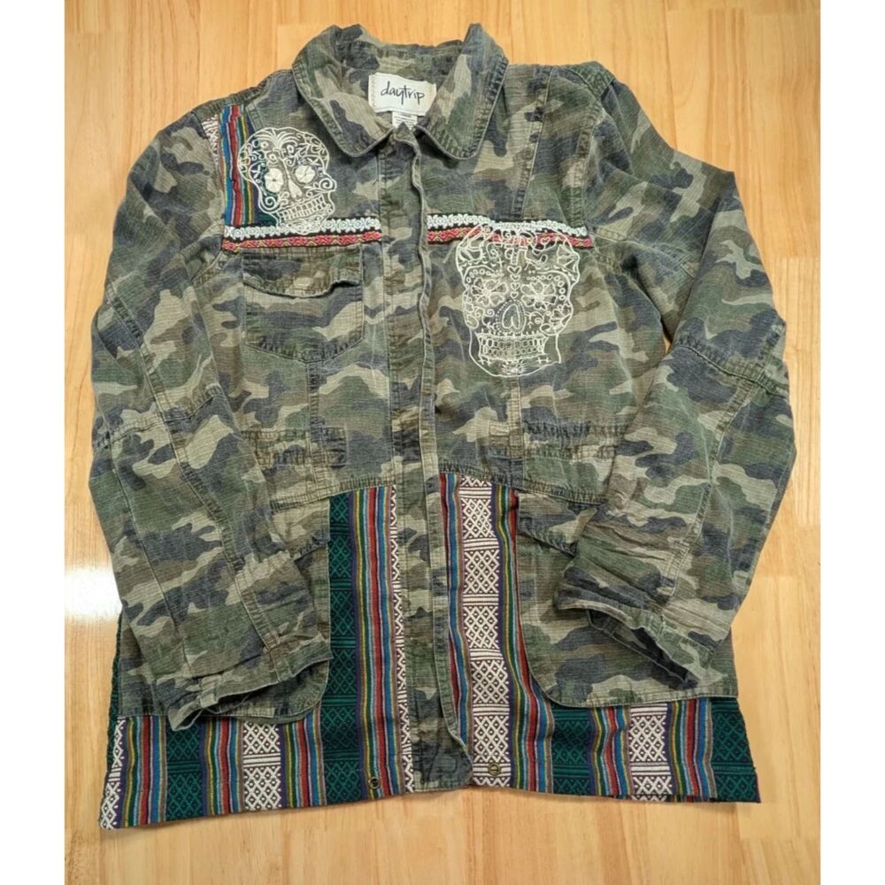 Daytrip Camo Jacket Womens Large Skull Embroidered Boho Festival